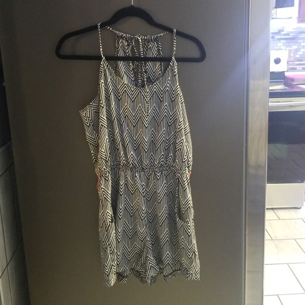 Cute romper with pockets. NWT